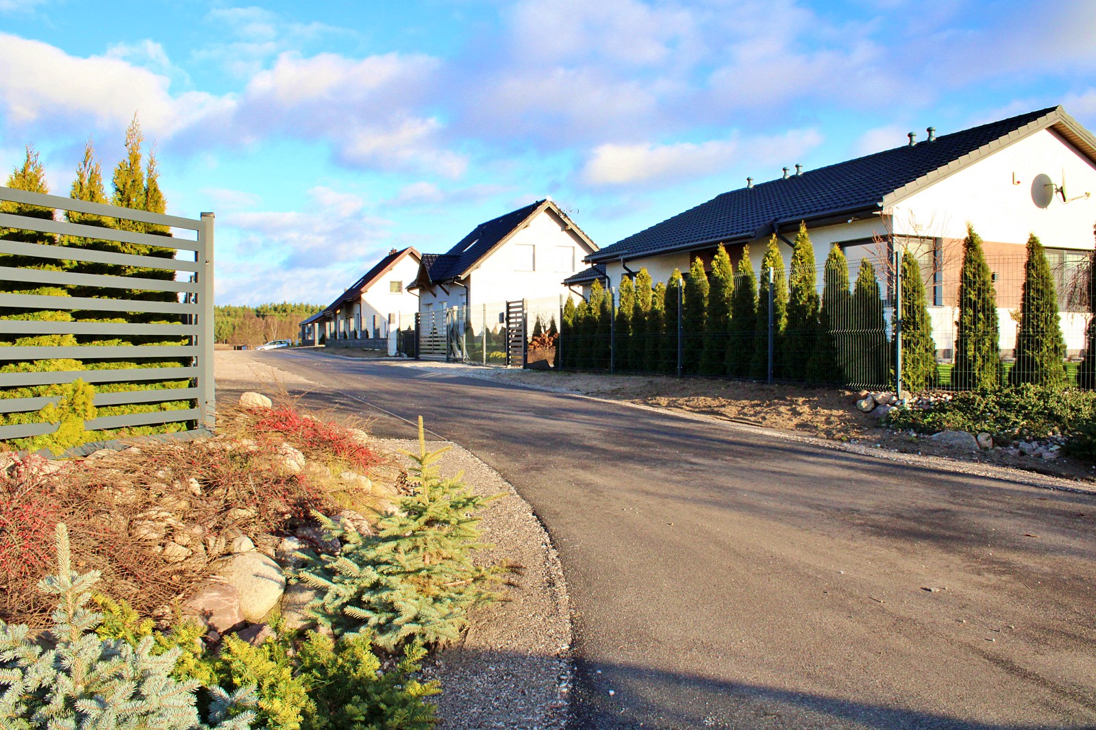 Kilka kolejnych kilometrów dróg w gminie Bukowiec z asfaltem i kostką